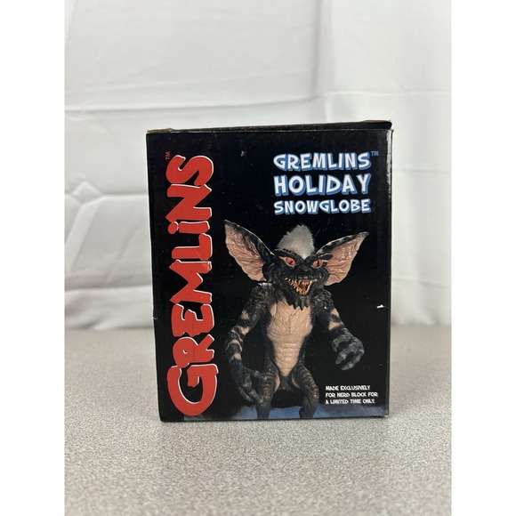 GREMLINS Holiday Snow Globe LIMITED EDITION Nerd Block Exclusive - Picture 5 of 10